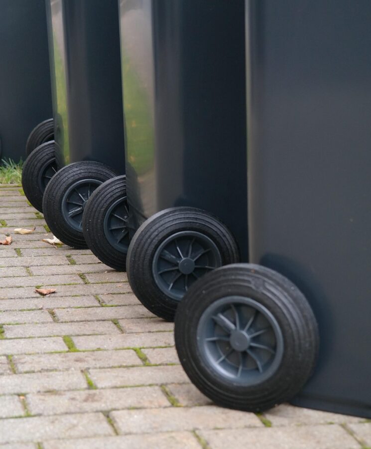 garbage-can-231876_1280